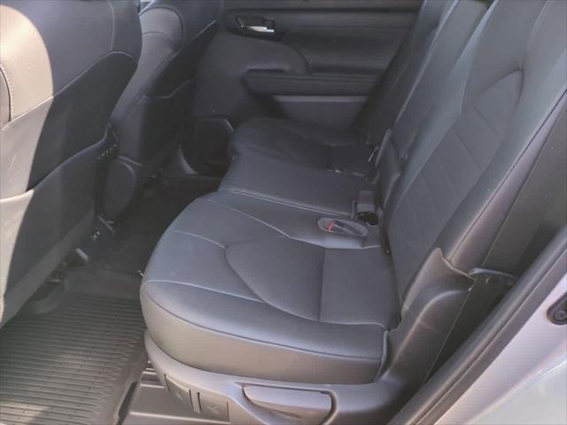 Photo of 2021 Celestial Silver Metallic Toyota Highlander