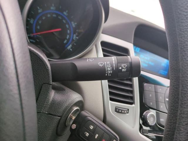 Photo of 2016 Summit White Chevrolet Cruze Limited