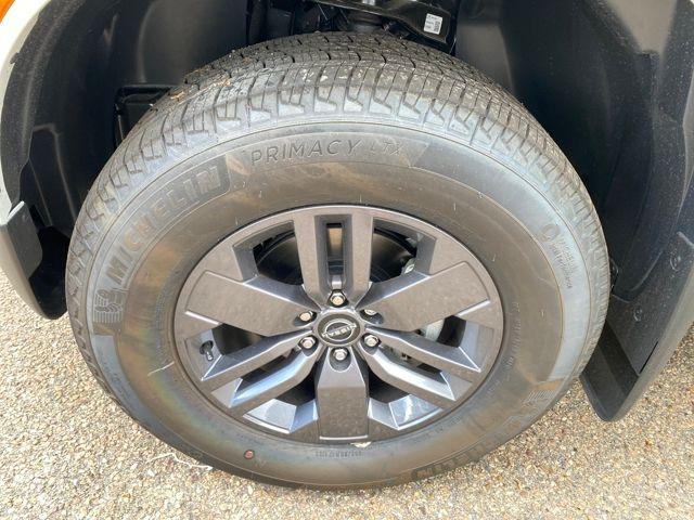 Photo of 2025 Glacier White Nissan Frontier