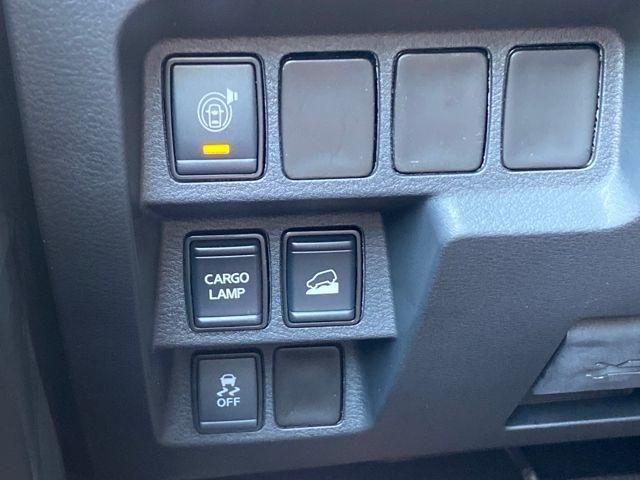 Photo of 2025 Glacier White Nissan Frontier