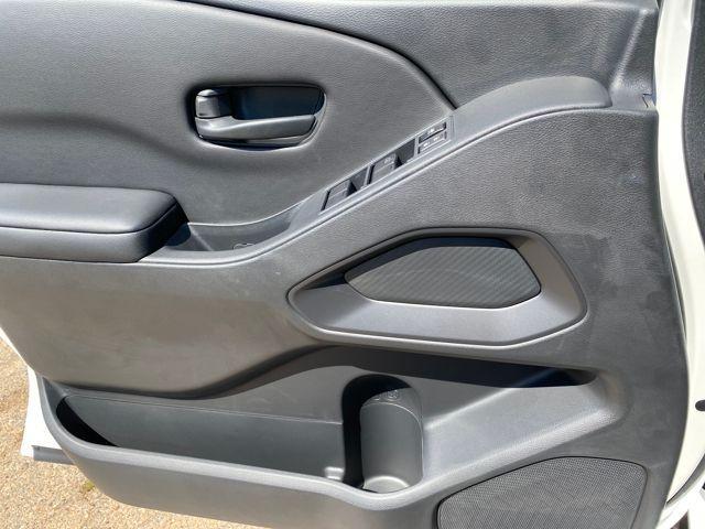 Photo of 2025 Glacier White Nissan Frontier