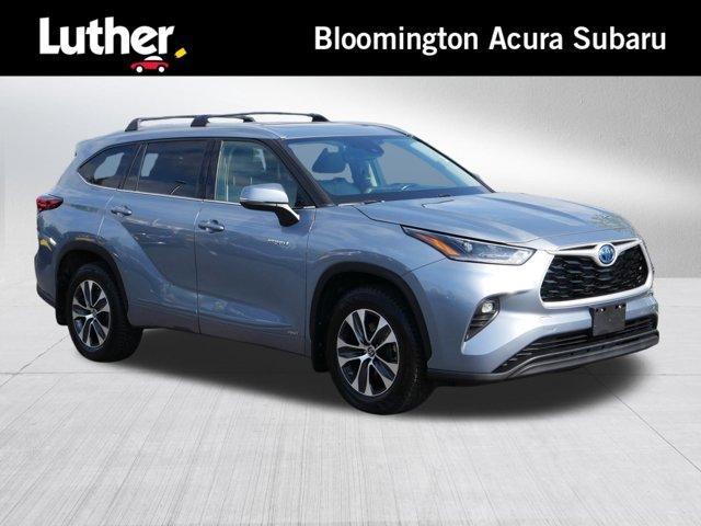 Photo of 2021 Moon Dust Toyota Highlander Hybrid