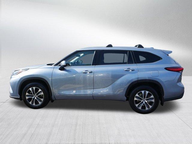 Photo of 2021 Moon Dust Toyota Highlander Hybrid