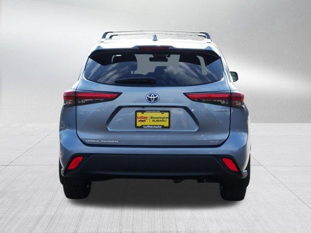 Photo of 2021 Moon Dust Toyota Highlander Hybrid
