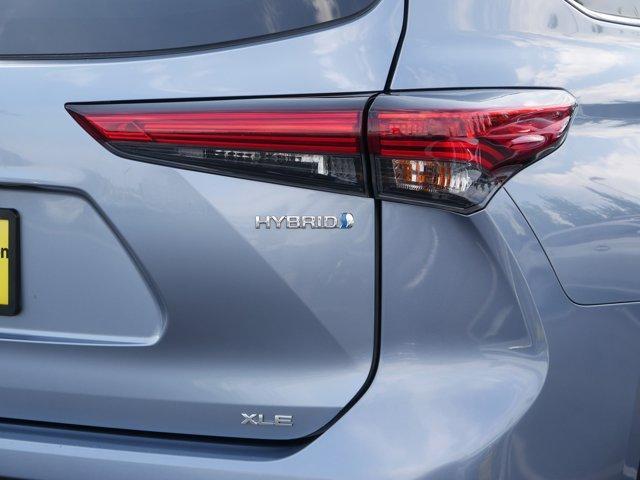 Photo of 2021 Moon Dust Toyota Highlander Hybrid