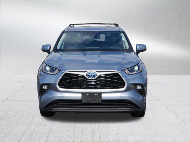 Photo of 2021 Moon Dust Toyota Highlander Hybrid