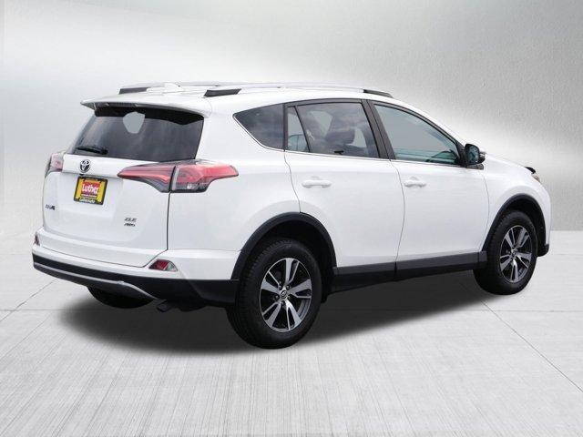 Photo of 2018 Super White Toyota RAV4