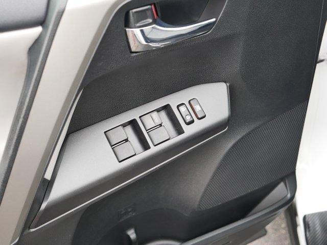 Photo of 2018 Super White Toyota RAV4