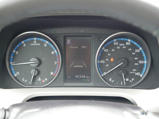 Photo of 2018 Super White Toyota RAV4