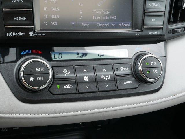 Photo of 2018 Super White Toyota RAV4