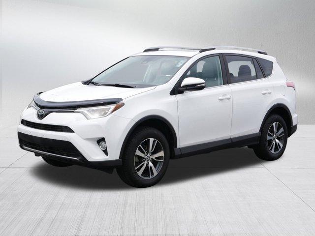 Photo of 2018 Super White Toyota RAV4