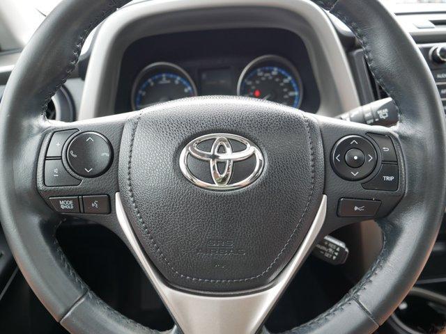 Photo of 2018 Super White Toyota RAV4