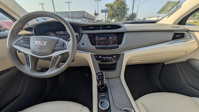 Photo of 2021 Stellar Black Metallic Cadillac XT5