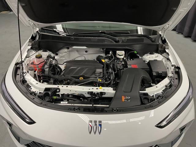 Photo of 2025 Summit White Buick Envista
