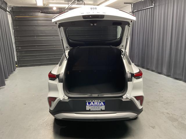 Photo of 2025 Summit White Buick Envista