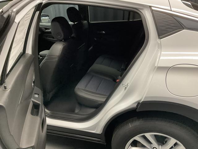 Photo of 2025 Summit White Buick Envista