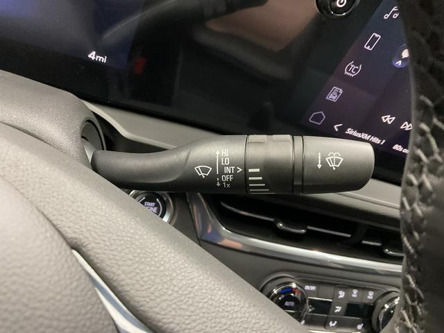Photo of 2025 Summit White Buick Envista