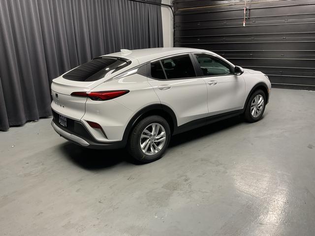 Photo of 2025 Summit White Buick Envista
