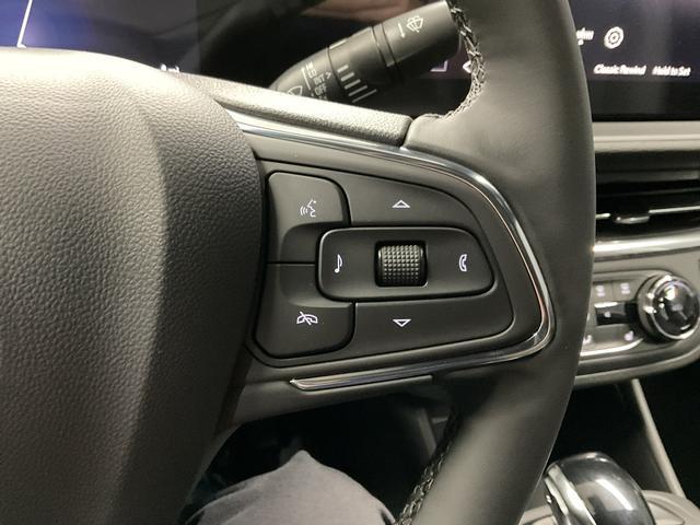 Photo of 2025 Summit White Buick Envista