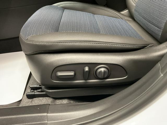 Photo of 2025 Summit White Buick Envista