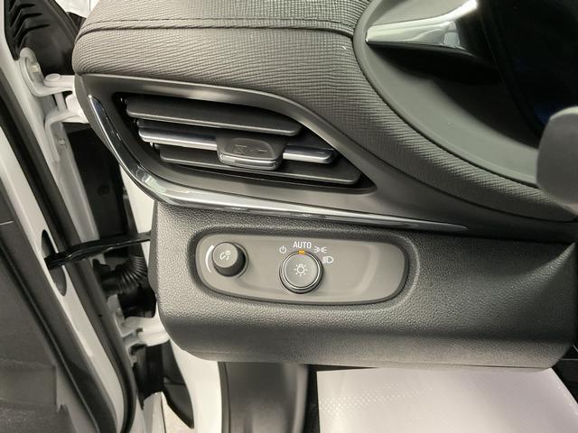 Photo of 2025 Summit White Buick Envista