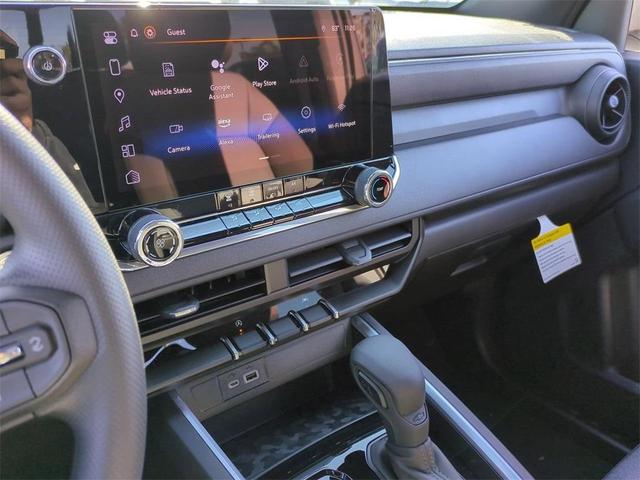 Photo of 2025 Summit White Chevrolet Colorado