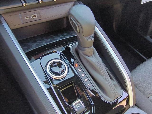 Photo of 2025 Summit White Chevrolet Colorado