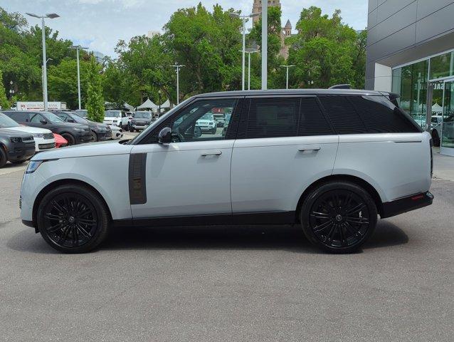 Photo of 2025 Ethereal Frost Silver In Gloss Finish Land Rover Range Rover
