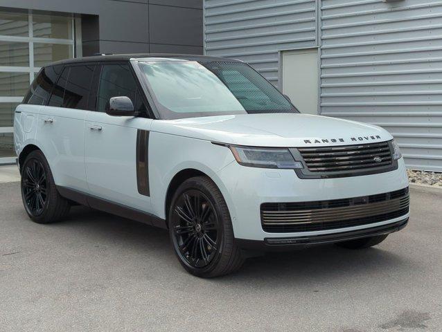 Photo of 2025 Ethereal Frost Silver In Gloss Finish Land Rover Range Rover