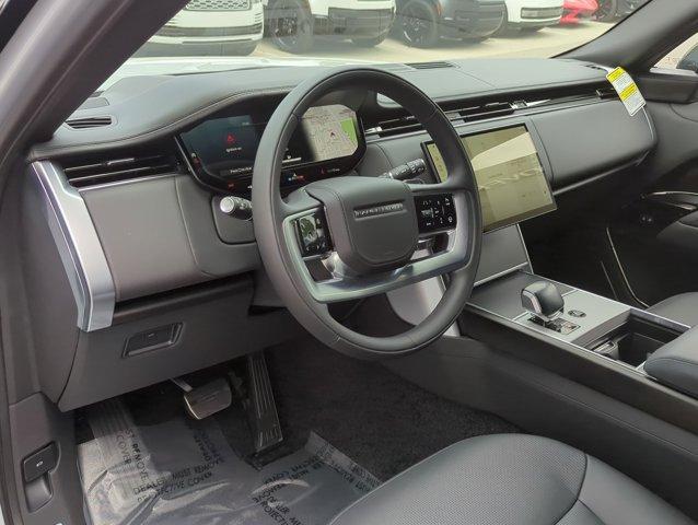 Photo of 2025 Ethereal Frost Silver In Gloss Finish Land Rover Range Rover