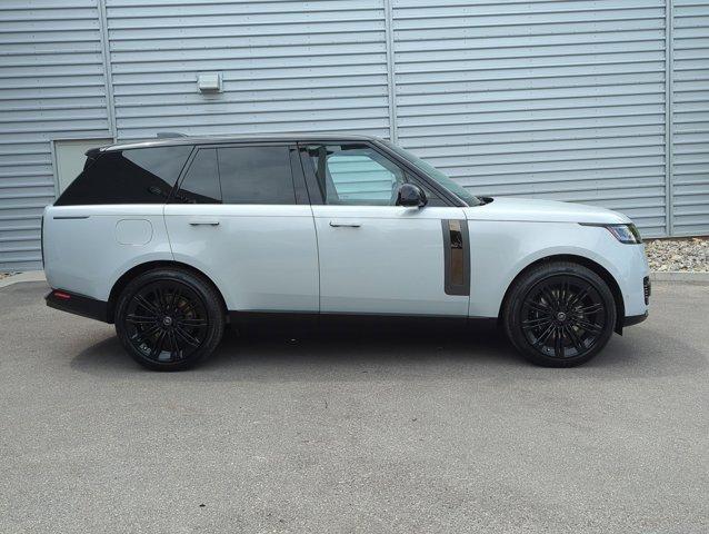 Photo of 2025 Ethereal Frost Silver In Gloss Finish Land Rover Range Rover