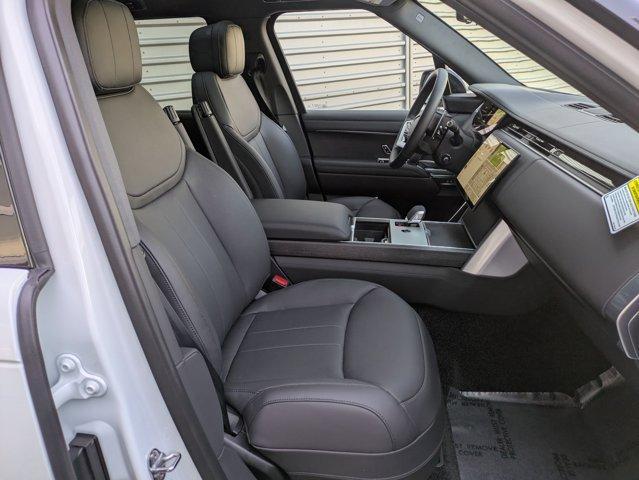 Photo of 2025 Fuji White Land Rover Range Rover