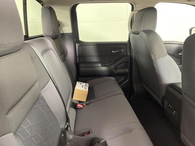 Photo of 2025 Glacier White Nissan Frontier