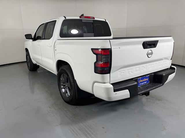 Photo of 2025 Glacier White Nissan Frontier
