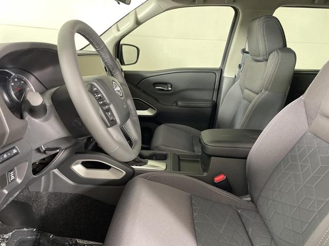 Photo of 2025 Glacier White Nissan Frontier
