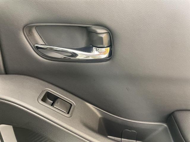 Photo of 2025 Glacier White Nissan Frontier