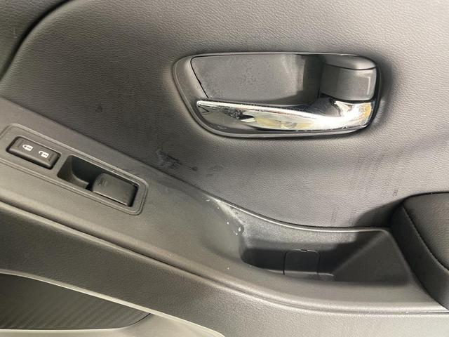Photo of 2025 Glacier White Nissan Frontier
