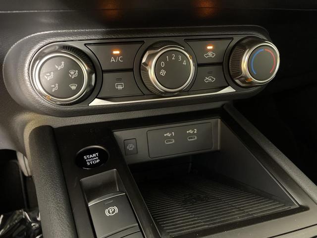 Photo of 2025 Scarlet Ember Tintcoat/Super Black Nissan Kicks