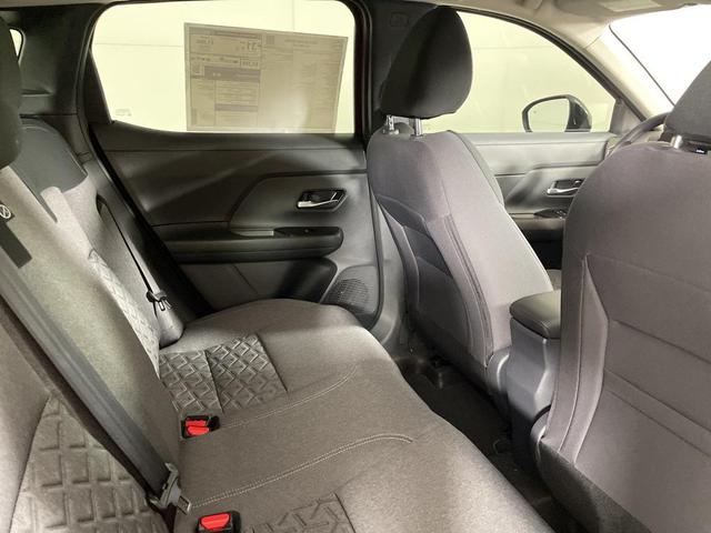 Photo of 2025 Scarlet Ember Tintcoat/Super Black Nissan Kicks