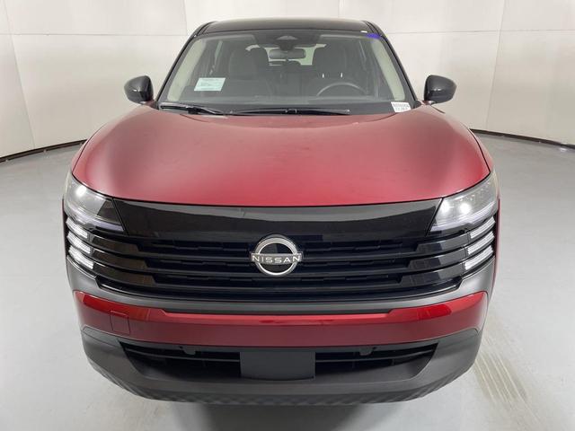 Photo of 2025 Scarlet Ember Tintcoat/Super Black Nissan Kicks