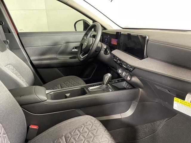 Photo of 2025 Scarlet Ember Tintcoat/Super Black Nissan Kicks