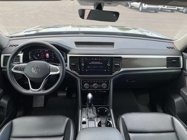 Photo of 2022 Deep Black Pearl Volkswagen Atlas