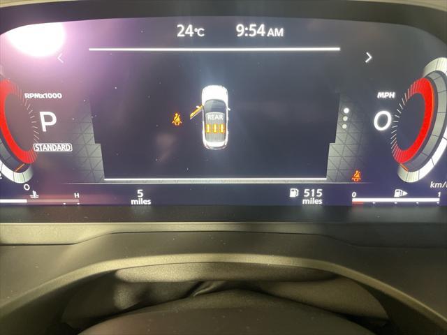 Photo of 2025 Champagne Silver Metallic/Super Black Nissan Rogue