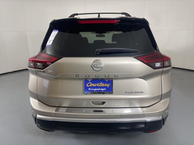 Photo of 2025 Champagne Silver Metallic/Super Black Nissan Rogue