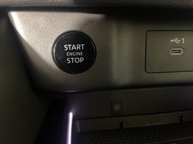 Photo of 2025 Champagne Silver Metallic/Super Black Nissan Rogue