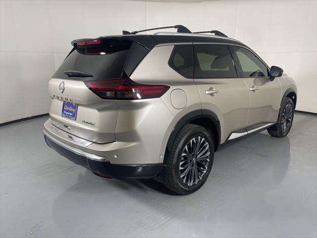 Photo of 2025 Champagne Silver Metallic/Super Black Nissan Rogue