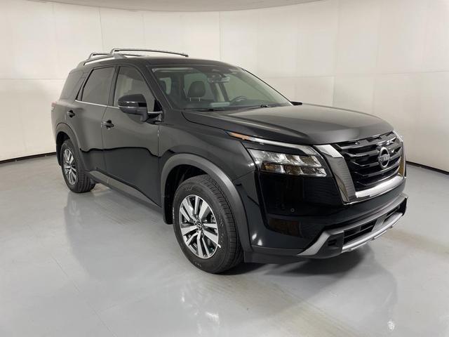 Photo of 2025 Super Black Nissan Pathfinder