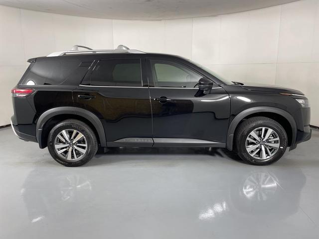 Photo of 2025 Super Black Nissan Pathfinder