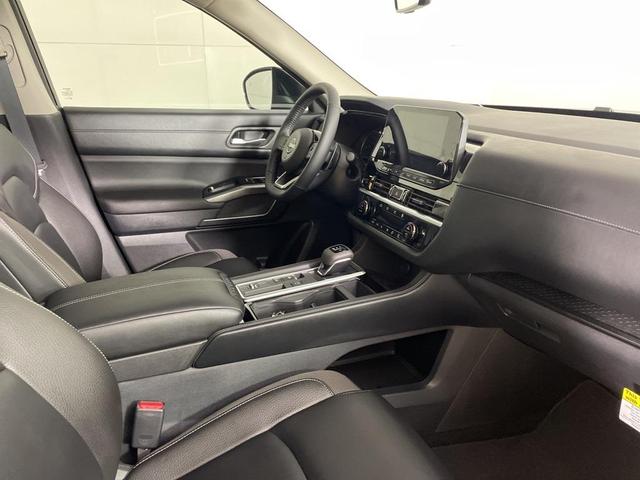 Photo of 2025 Super Black Nissan Pathfinder