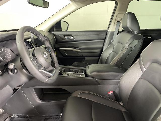 Photo of 2025 Super Black Nissan Pathfinder